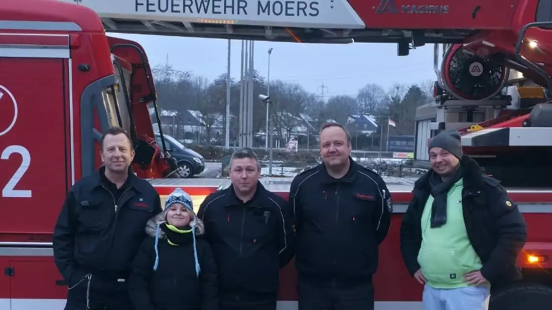 FW Moers: Vorbildliches Handeln: Feuerwehr Moers empfängt 10-jährigen Ersthelfer - Bild: presseportal.de