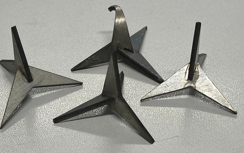 POL-KR: Drei Autos durch Wurfeisen beschädigt: Polizei sucht Zeugen - Foto: presseportal.de