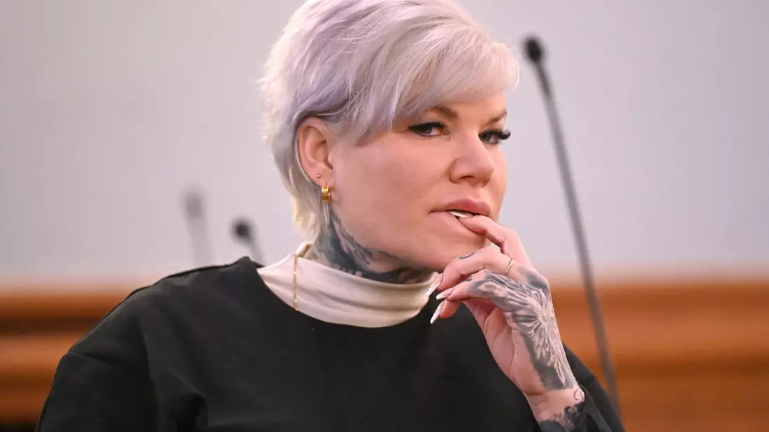 Hitlergruß-Vorwurf: Geldstrafe für Melanie Müller gefordert - Verteidigung will Freispruch - Bild: David Hammersen/dpa