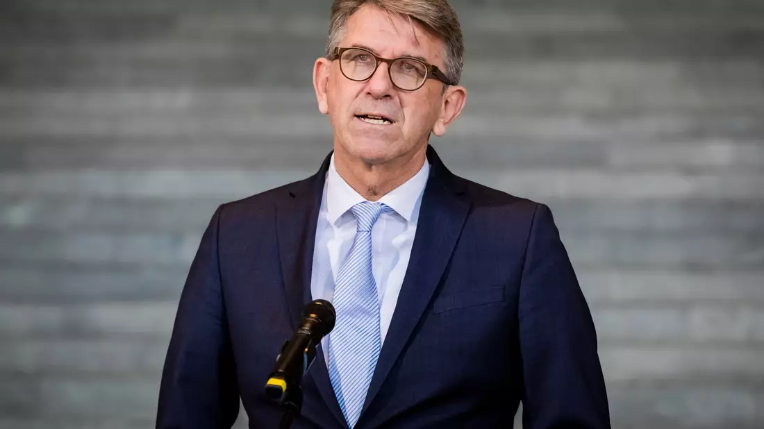 Kulturstaatsminister Wolfram Weimer gibt sich überzeugt von der Qualität des deutschen Films. (Archivbild) - Bild: Christoph Soeder/dpa