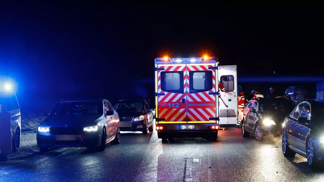 FW-MK: Glatteis führt zu mehreren Verkehrsunfällen auf der Autobahn - Bild: presseportal.de