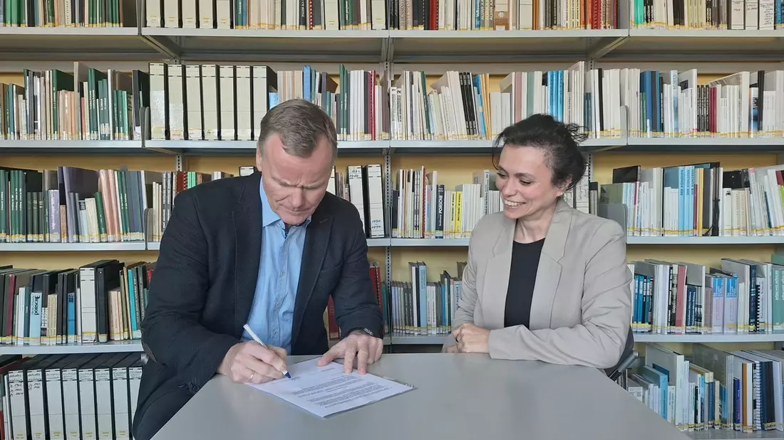 POL-WOB: Stärkung der Zusammenarbeit: Kooperationsvertrag unterzeichnet - Bild: presseportal.de