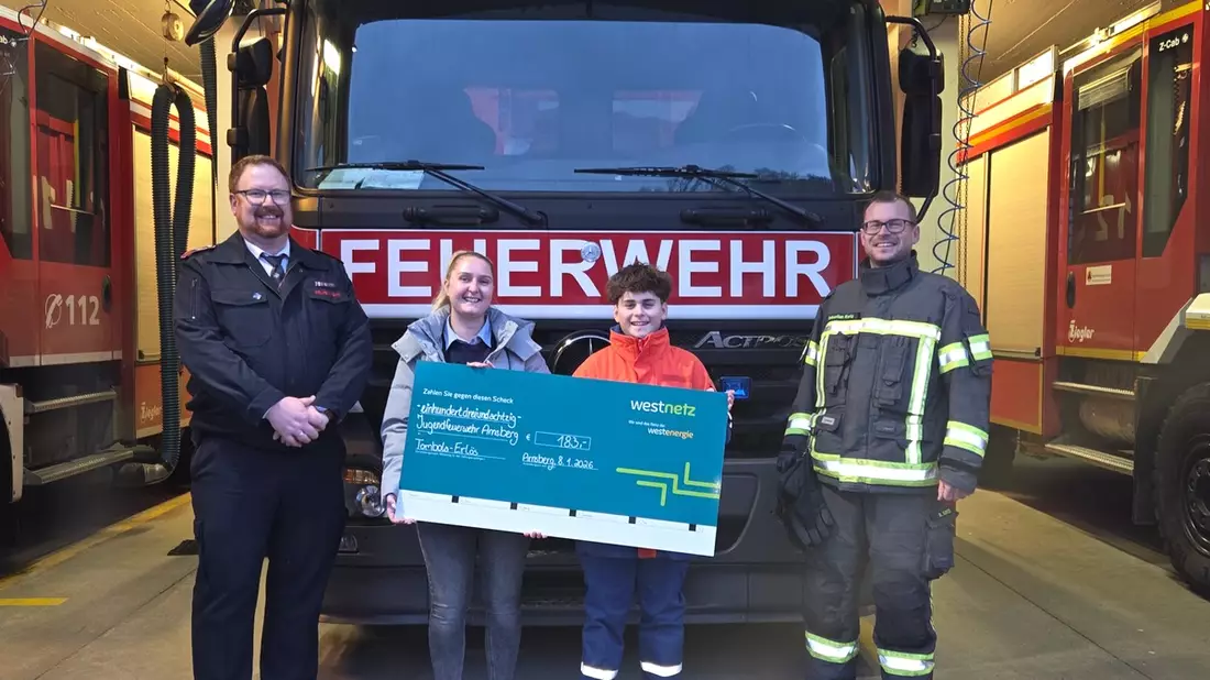 FW-AR: Westnetz spendet 183 Euro an Jugendfeuerwehr Arnsberg - Unterstützung für Städtetour nach Stuttgart 2026 - Bild: presseportal.de