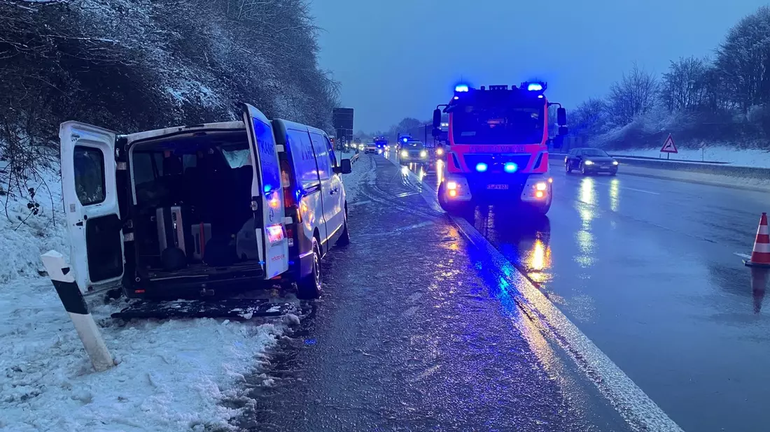 FW-RS: Verkehrsunfall auf der Autobahn sowie mehrere wetterbedingte Rettungsdiensteinsätze in den Morgenstunden - Bild: presseportal.de