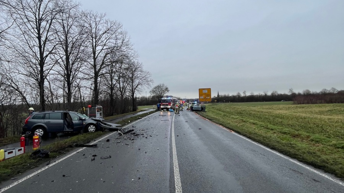 POL-COE: Olfen, Dattelner Straße (B235)/Zwei Verletzte bei Frontalzusammenstoß - Foto: presseportal.de
