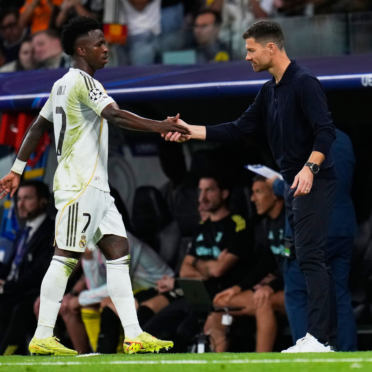 Mit Vinicius Junior hatte Xabi Alonso Ärger wegen einer Auswechslung. (Archivbild) - Foto: Manu Fernandez/AP/dpa