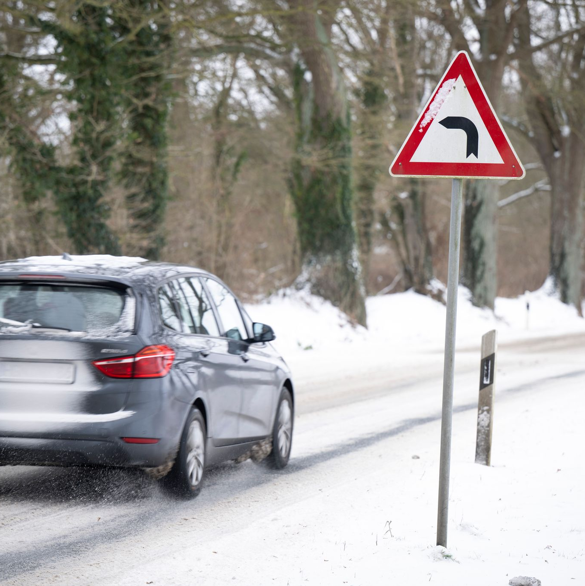 In den vergangenen Tagen hatte bereits der Wintersturm «Elli» vielerorts für gefährliche Glätte und zahlreiche Unfälle gesorgt. - Foto: Philip Dulian/dpa