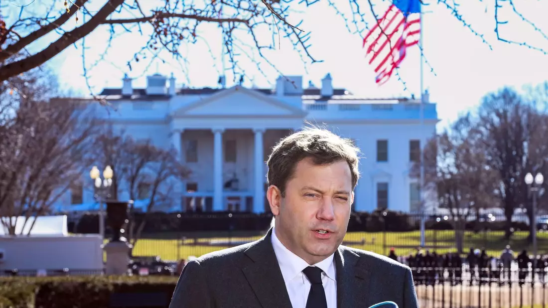 Vizekanzler und Finanzminister Lars Klingbeil (SPD) äußert sich am Rande eines Besuches in der US-Hauptstadt Washington auch zu den Drohungen von US-Präsident Donald Trump gegen die zum Nato-Partner Dänemark gehörende Arktis-Insel Grönland. - Bild: Soeren Stache/dpa