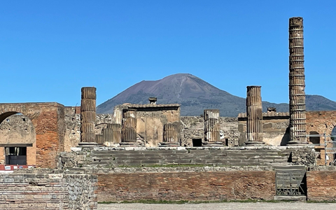 Bergauf ging es mit der Wasserqualität in den Bädern der antiken Stadt am Fuße des Vesuvs erst, nachdem die Römer ein Aquädukt gebaut hatten. (Archivfoto) - Foto: dpa