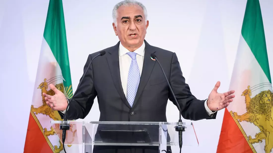 Schah-Sohn Pahlavi drängt die USA zum Eingreifen im Iran. (Archivbild) - Bild: Thomas Padilla/AP/dpa