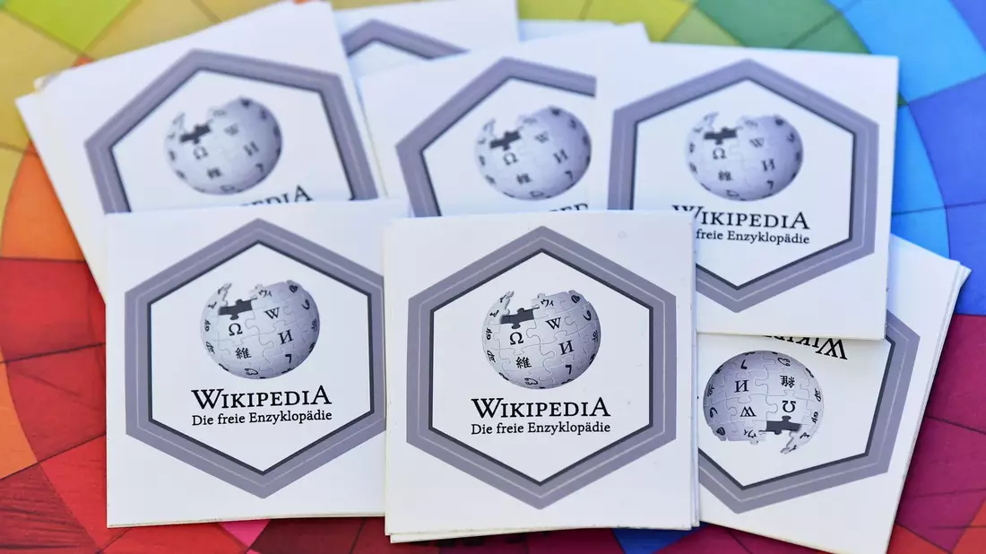 Weltweit sind rund 250 000 Freiwillige an dem Wikipedia-Projekt beteiligt. (Archivbild) - Bild: Martin Schutt/dpa-Zentralbild/dpa
