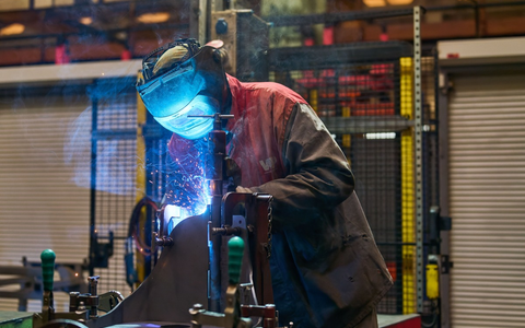 Militärische Reparaturwerkstatt erhält Zulassung für das Schweißen von Panzerfahrzeugen deutscher Herstellung durch die Bundeswehr, erste Aufträge werden bereits ausgeführt - Foto: presseportal.de