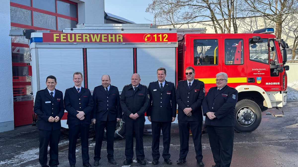 FW-EN: Neujahrsempfang des Kreisfeuerwehrverbandes im winterlichen Breckerfeld - Christoph Schöneborn zum Ehrenmitglied ernannt. - Foto: presseportal.de