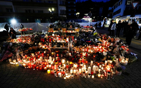 Das französische Blatt «Charlie Hebdo» erntet für eine Karikatur zu der Brandkatastrophe in der Schweiz heftige Kritik. (Archivbild) - Foto: Antonio Calanni/AP/dpa