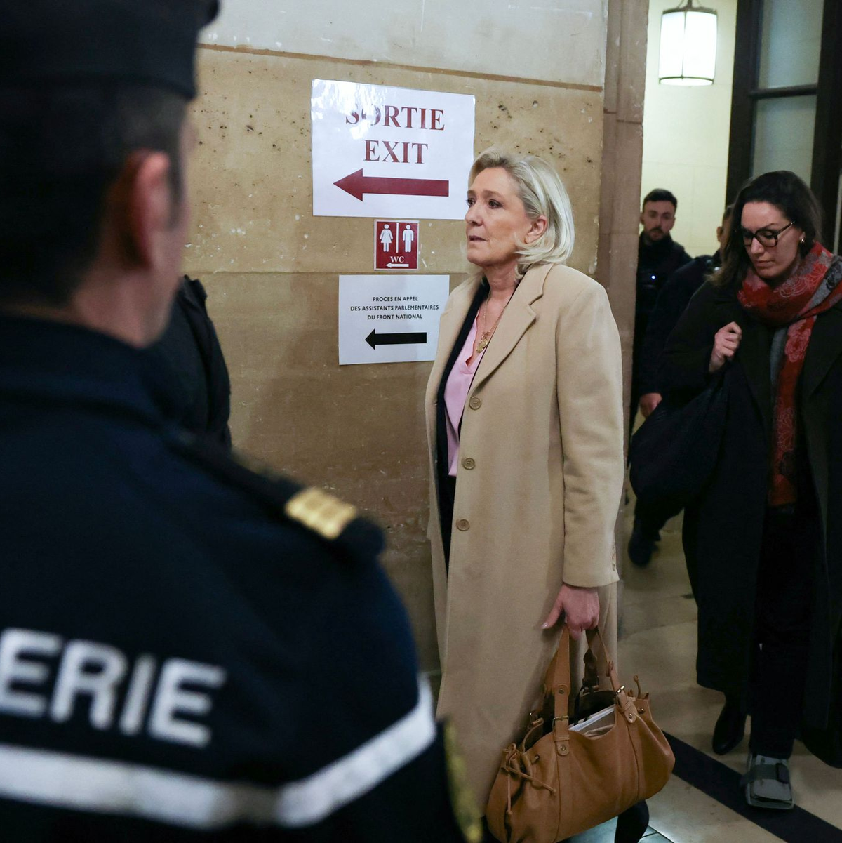 Der Ausgang des Verfahrens ist für Le Pen folgenschwer, denn es geht letztlich auch darum, ob sie 2027 bei der Präsidentschaftswahl antreten kann. - Foto: Thomas Samson/AFP/dpa