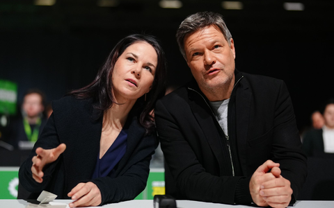 Annalena Baerbock und Robert Habeck werden in dem Gedicht aufs Korn genommen. (Archivbild) - Foto: Kay Nietfeld/dpa
