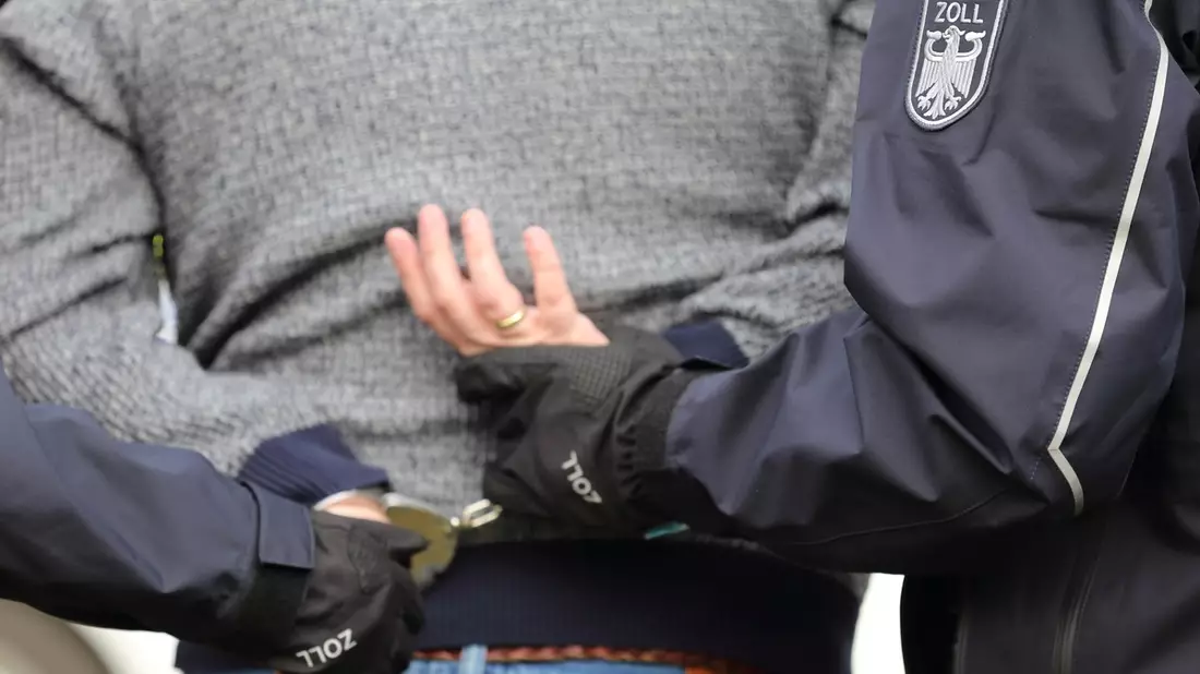 HZA-BS: ZOLL deckt illegalen Aufenthalt in vier Fällen in Südniedersachsen auf - Bild: presseportal.de