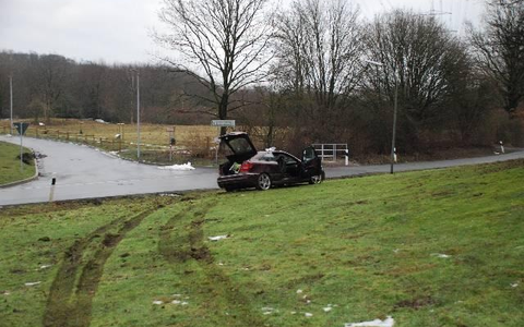 POL-OS: Osnabrück/Schölerberg: Ohne Führerschein - Auto und Kennzeichen gestohlen - Verfolgungsfahrt endet mit drei Festnahmen und Drogenfunden - Foto: presseportal.de