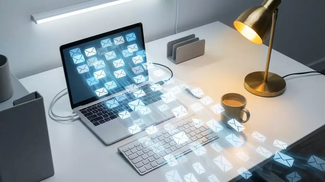 Bitkom-Studie: Deutsche erhalten täglich 53 Geschäfts-E-Mails - Bild: über boerse-global.de