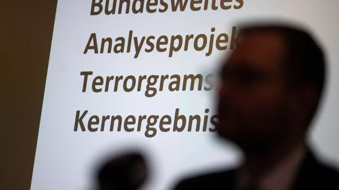 Ziel von «Terrorgram» ist es, mit Gewalt Chaos auszulösen und die gesellschaftliche Ordnung zum Einsturz zu bringen. - Bild: Marijan Murat/dpa