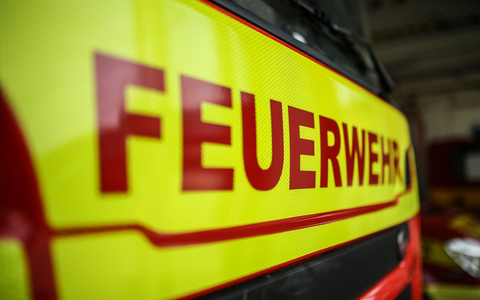 FW Ratingen: Rauchentwicklung in Lagerhalle durch brennende Fritteuse - drei Personen gerettet - Foto: presseportal.de