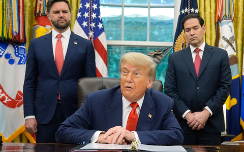 Für US-Präsident Trump verhandeln Vizepräsident JD Vance (l) und US-Außenminister Marco Rubio. (Archivbild) - Foto: Manuel Balce Ceneta/AP/dpa