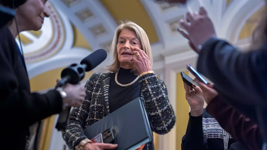 Die republikanische Senatorin aus Alaska ist dafür bekannt, dass sie sich nicht davor scheut, Präsident Donald Trump zu kritisieren. (Archivbild) - Bild: J. Scott Applewhite/AP/dpa