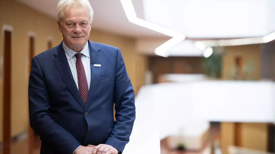 Minister Rainer setzt auf Kostenentlastungen für die Landwirte. (Archivbild) - Bild: Sebastian Gollnow/dpa
