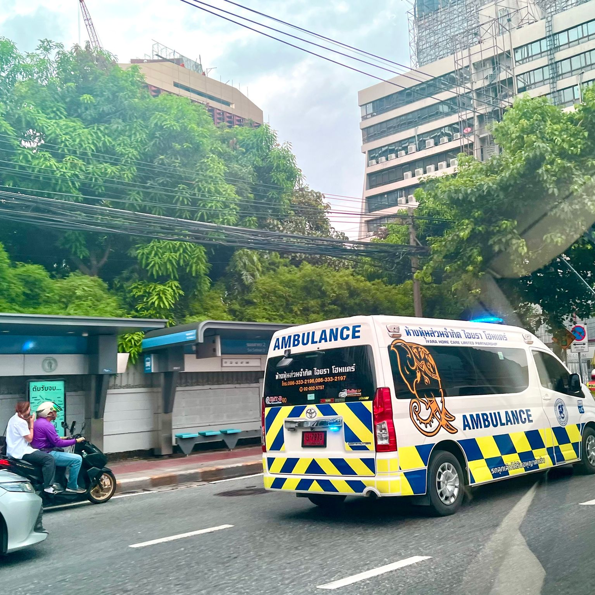 Viele Verletzte mussten in Krankenhäuser gebracht werden. (Symbolbild) - Foto: Carola Frentzen/dpa