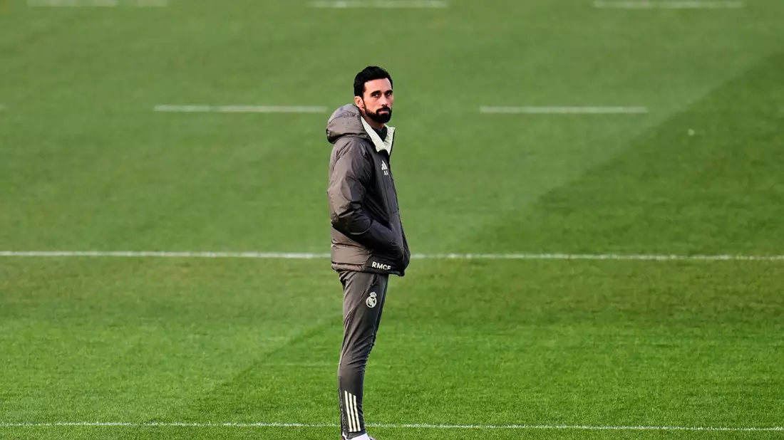 Alvaro Arbeloa leitet das Training bei Real Madrid. - Bild: Manu Fernandez/AP/dpa