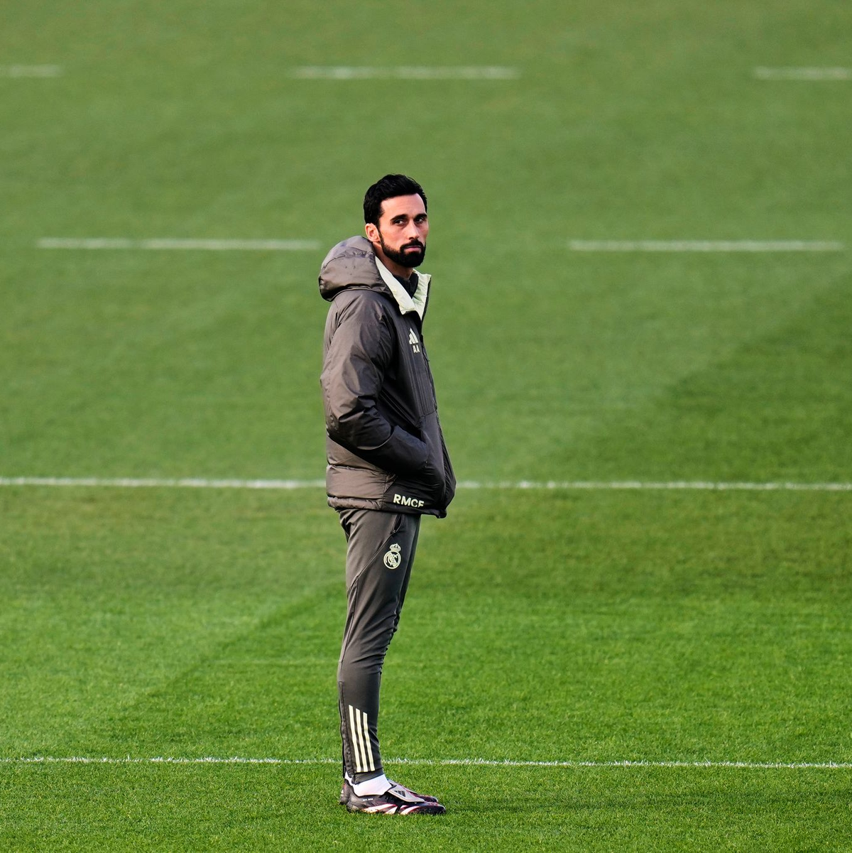 Alvaro Arbeloa leitet das Training bei Real Madrid. - Foto: Manu Fernandez/AP/dpa