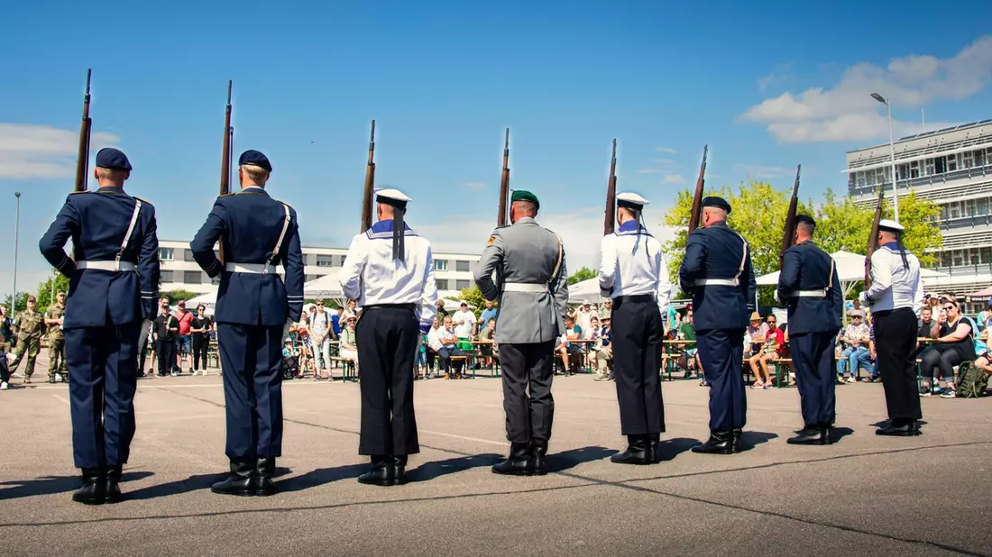 Die unsichtbaren Hürden: Was Soldaten im Alltag erwartet und wie der Soldatenhilfe e.V. helfen kann - Bild: presseportal.de