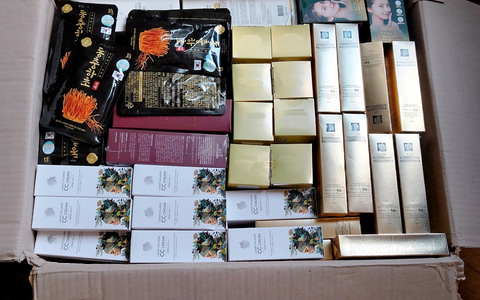 HZA-SI: Kosmetikprodukte nicht einfuhrfähig - Zoll stellt 24 Kilogramm nicht einfuhrfähige Kosmetikprodukte in Postpaket sicher - Foto: presseportal.de