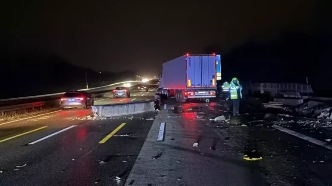 POL-WI: Unfall mit Sattelzug - Bergungsarbeiten dauern an - Bild: presseportal.de