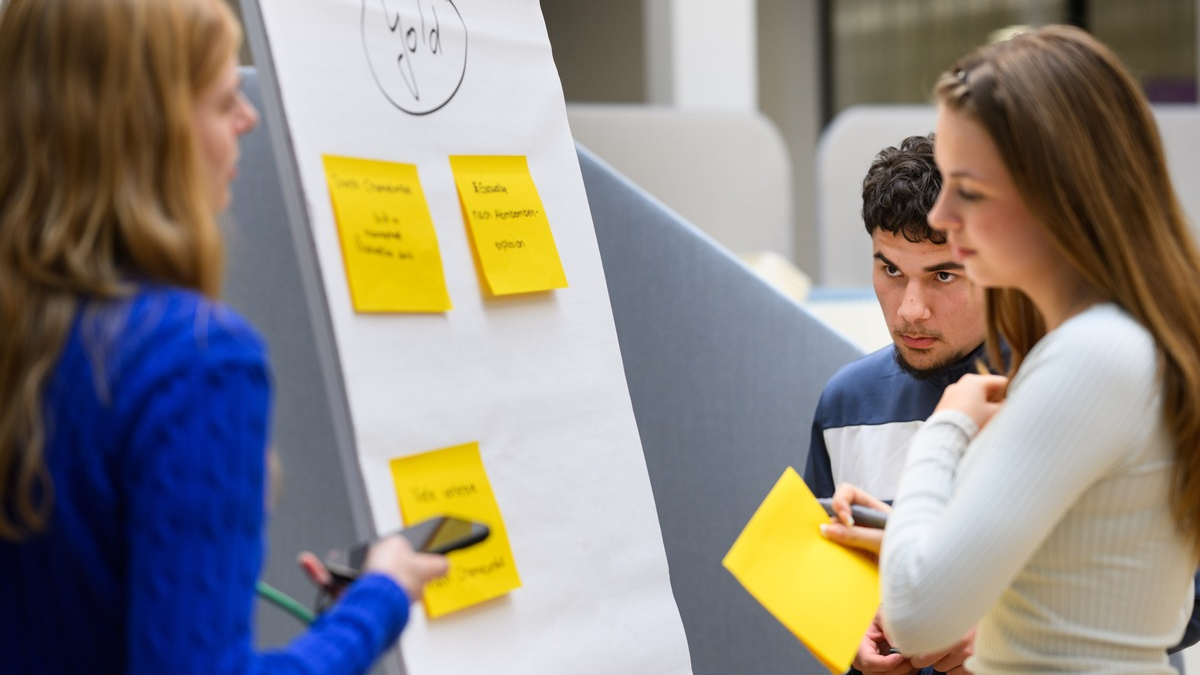 Deutscher Lehrerverband und #UseTheNews starten Partnerschaft für Medien- und Demokratiebildung - Foto: presseportal.de