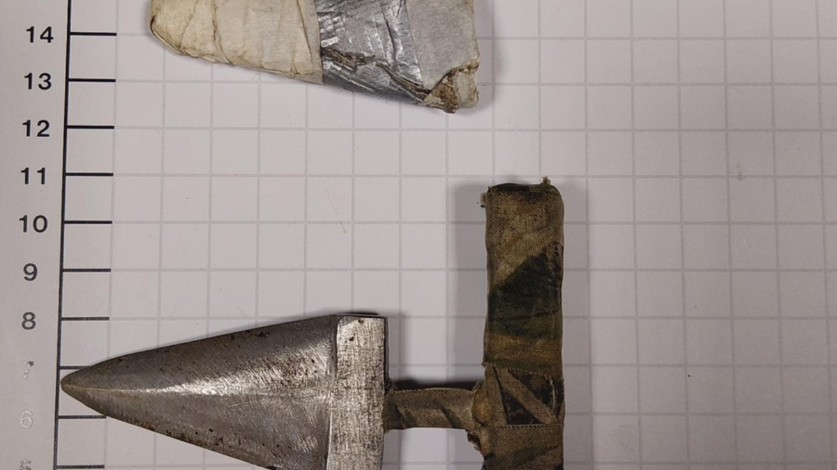 BPOL NRW: Bundespolizei beschlagnahmt verbotenes Messer - Foto: presseportal.de