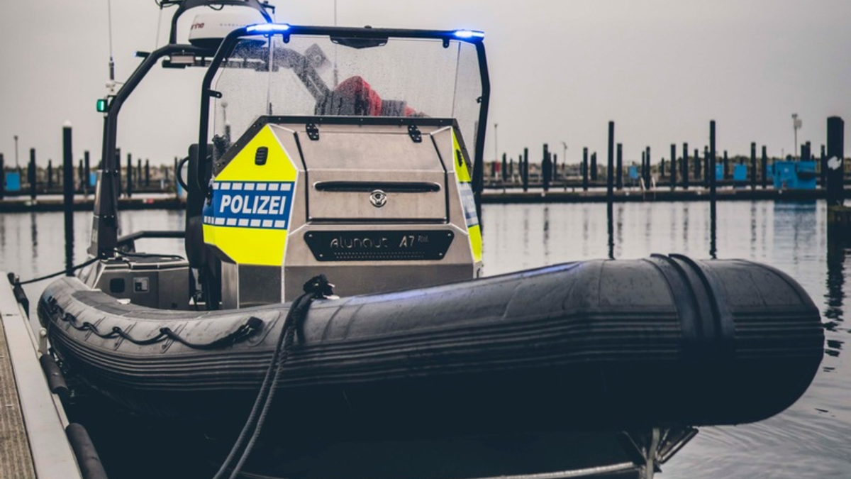 POL-HH: 260114-1. Neue Streifenboote für die Wasserschutzpolizeien Hamburg und Schleswig-Holstein - Erste Boote der gemeinsamen Beschaffung sind im Einsatz - Foto: presseportal.de