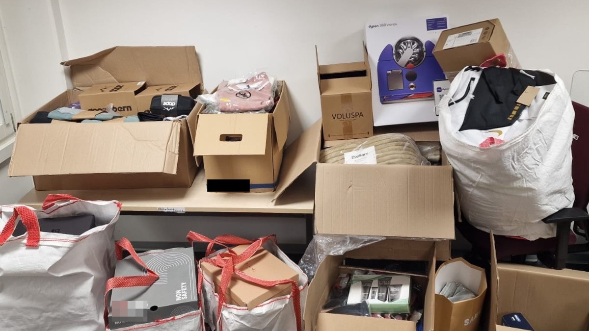 HZA-UL: Neuwaren für 11.600 Euro aus der Schweiz/Zoll stoppt Schmuggler mit 