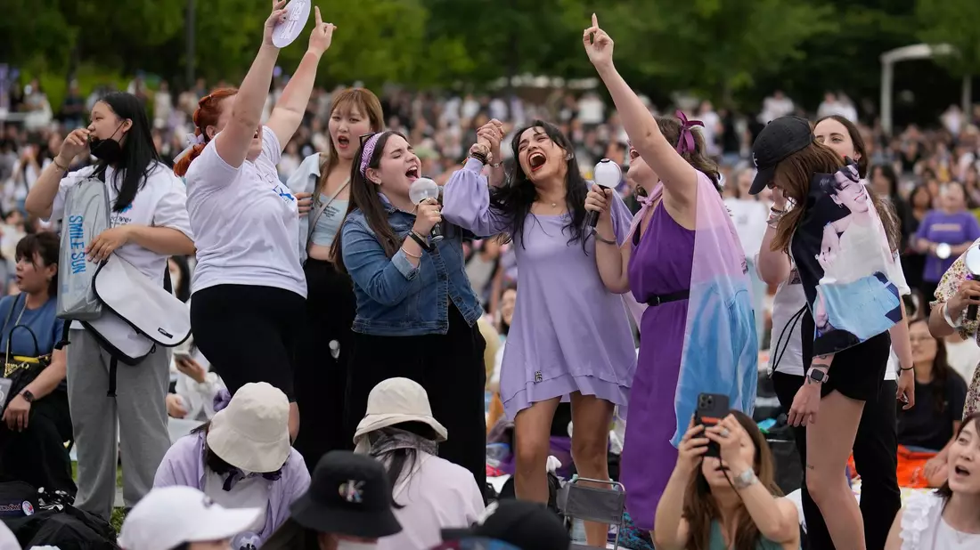Die sieben Musiker haben weltweit eine riesige Fangemeinschaft, die sich auch «Army» nennt. (Archivbild) - Bild: Lee Jin-man/AP