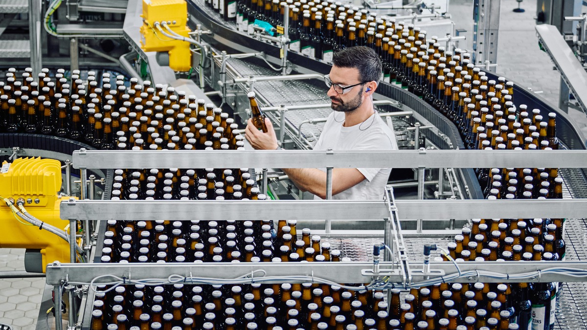 Brauwirtschaft verliert - Veltins legt leicht zu / Mit attraktiven Marken und solider Performance stärkt sich Veltins in der Biermarktkrise - Foto: presseportal.de