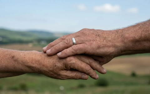 Beziehungs-Resilienz: Der Schlüssel zum Lebensglück junger Erwachsener - Foto: über boerse-global.de
