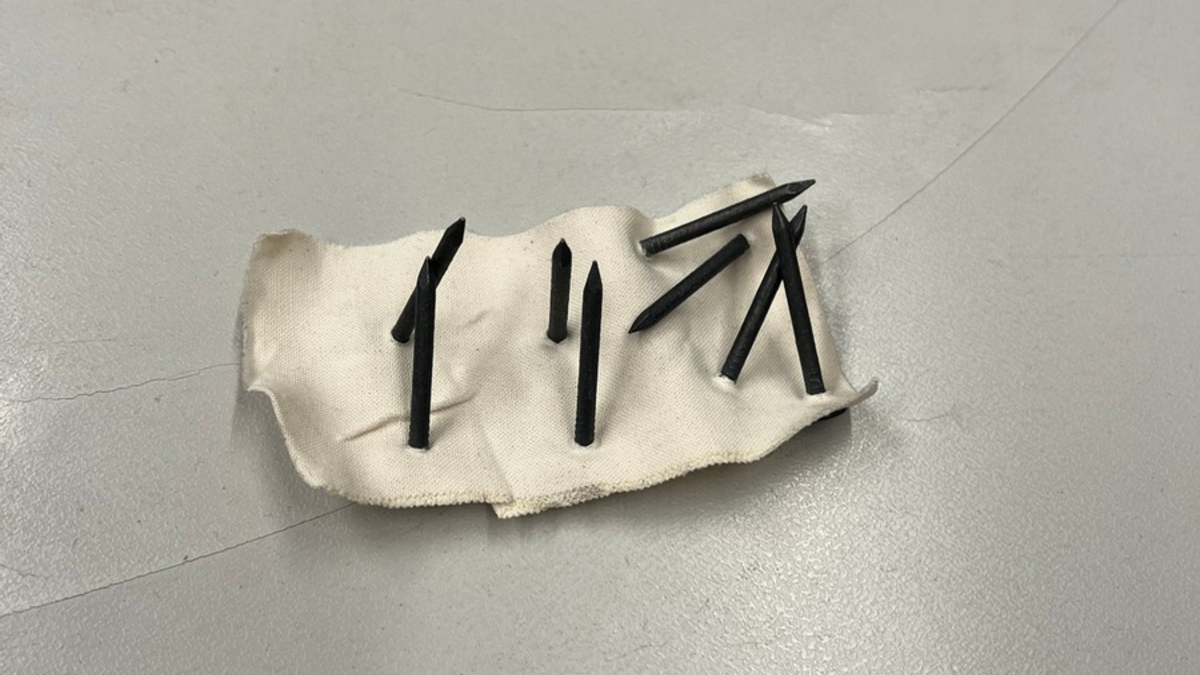 POL-UL: (GP) Göppingen - Trittfallen ausgelegt / Am Dienstag entdeckte eine Zeugin die präparierten Nägel. - Foto: presseportal.de