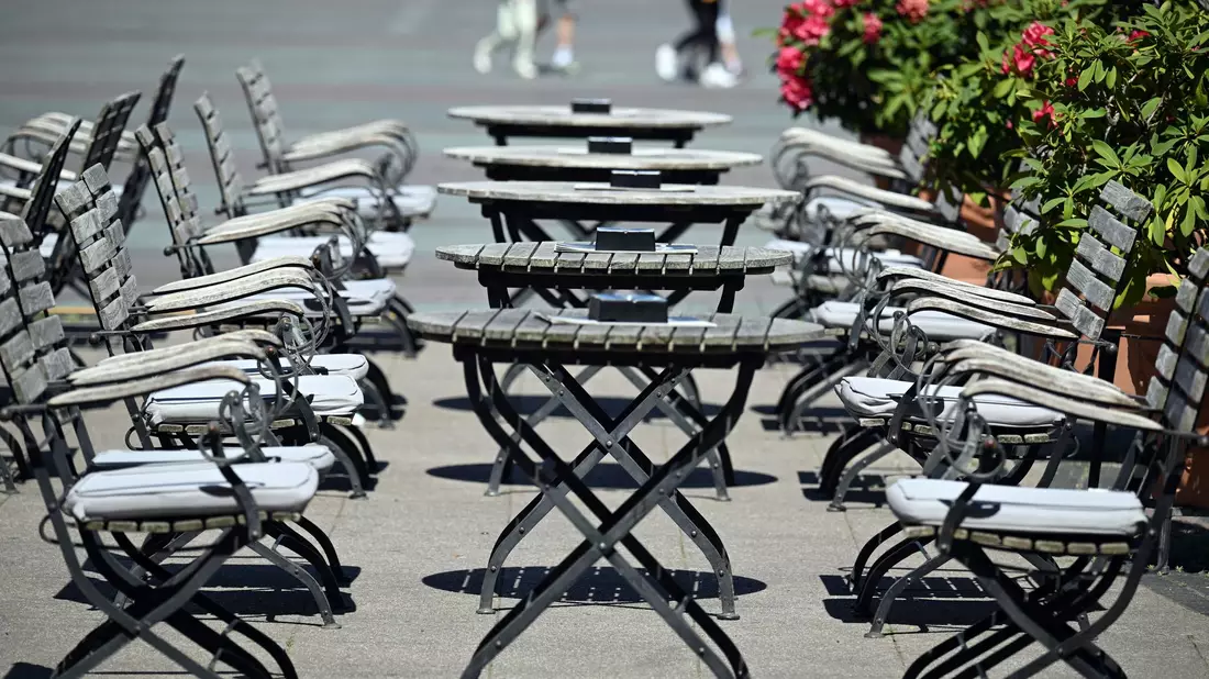 In der Gastronomie wird deutlich weniger Bier getrunken. (Symbolbild) - Bild: Federico Gambarini/dpa