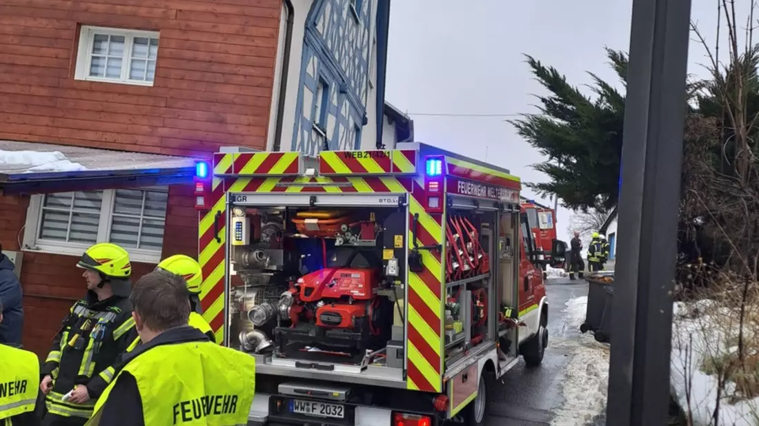FW VG Westerburg: Wohnhaus nach Zimmerbrand unbewohnbar - Haustiere konnten nicht gerettet werden - Bild: presseportal.de