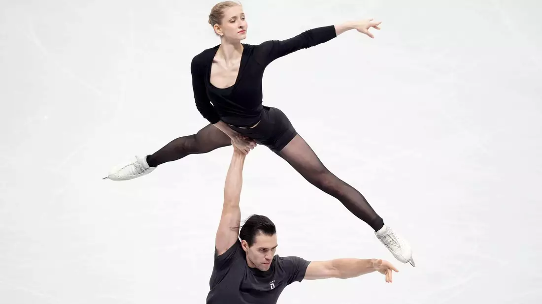 Minerva Hase und Nikita Volodin - hier im Training - liegen nach dem Kurzprogramm bei der EM auf dem zweiten Platz. - Bild: Mike Egerton/PA/AP/dpa