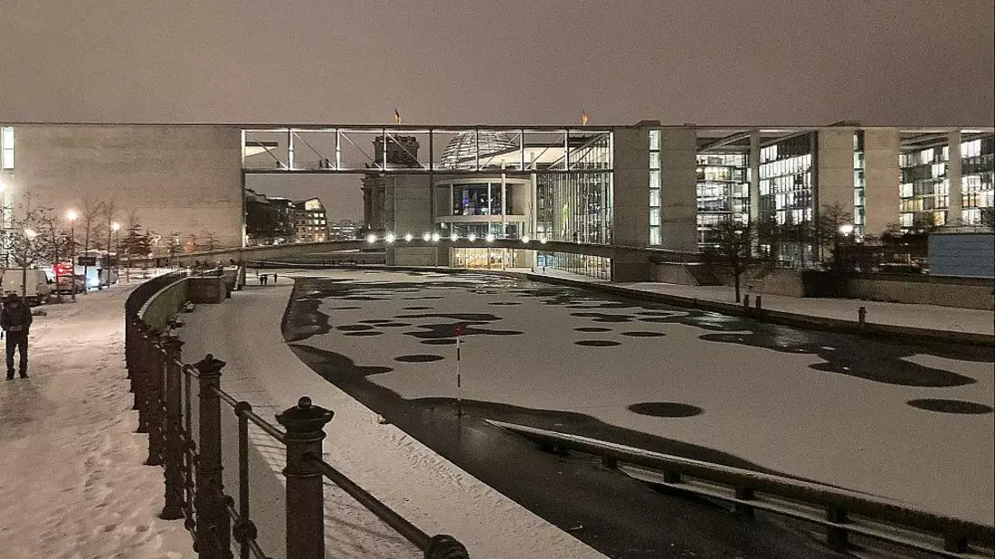Bundestag im Winter am 12.01.2026 - Bild: via dts Nachrichtenagentur
