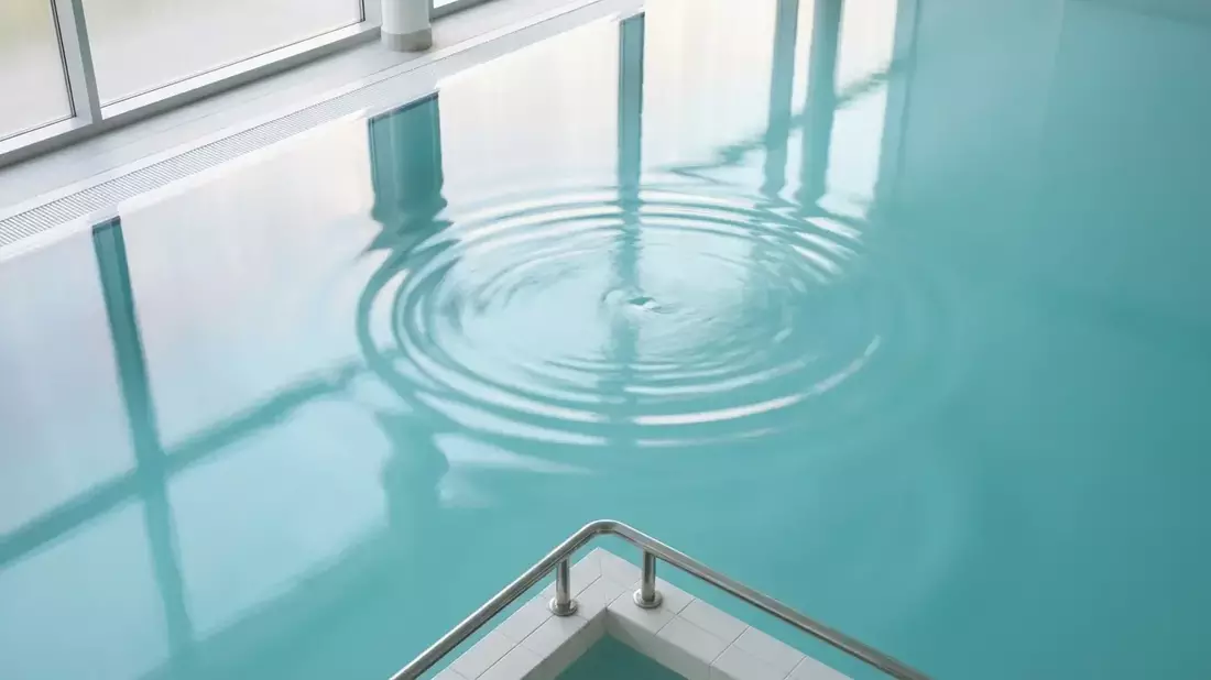 Schwimmen beschleunigt die Genesung nach Gelenk-OPs - Bild: über boerse-global.de