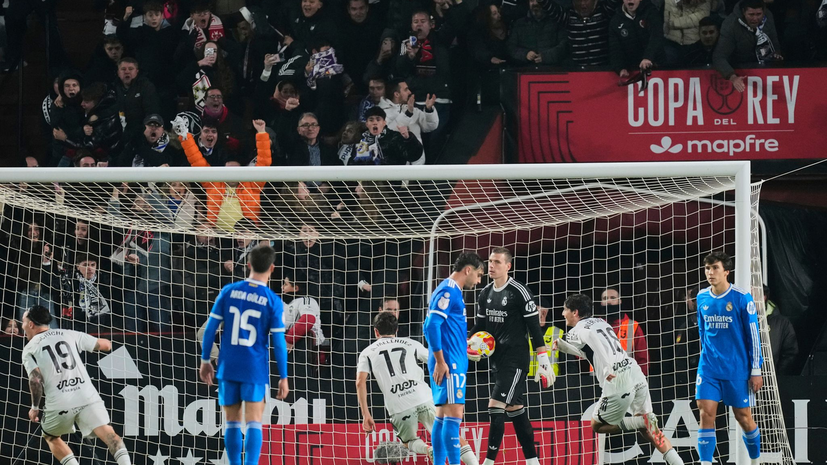 Real ist geschockt, der Außenseiter jubelt. - Foto: Jose Breton/AP/dpa