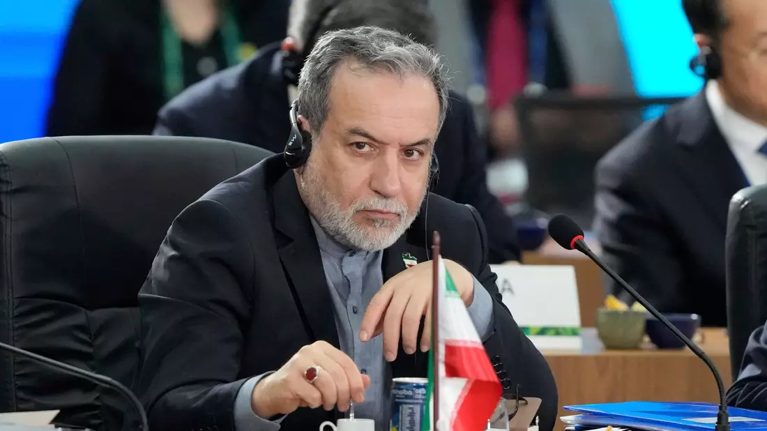 Der Iran plant laut Außenminister Abbas Araghtschi keine Hinrichtungen von Demonstranten. (Archivbild) - Bild: Eraldo Peres/AP/dpa