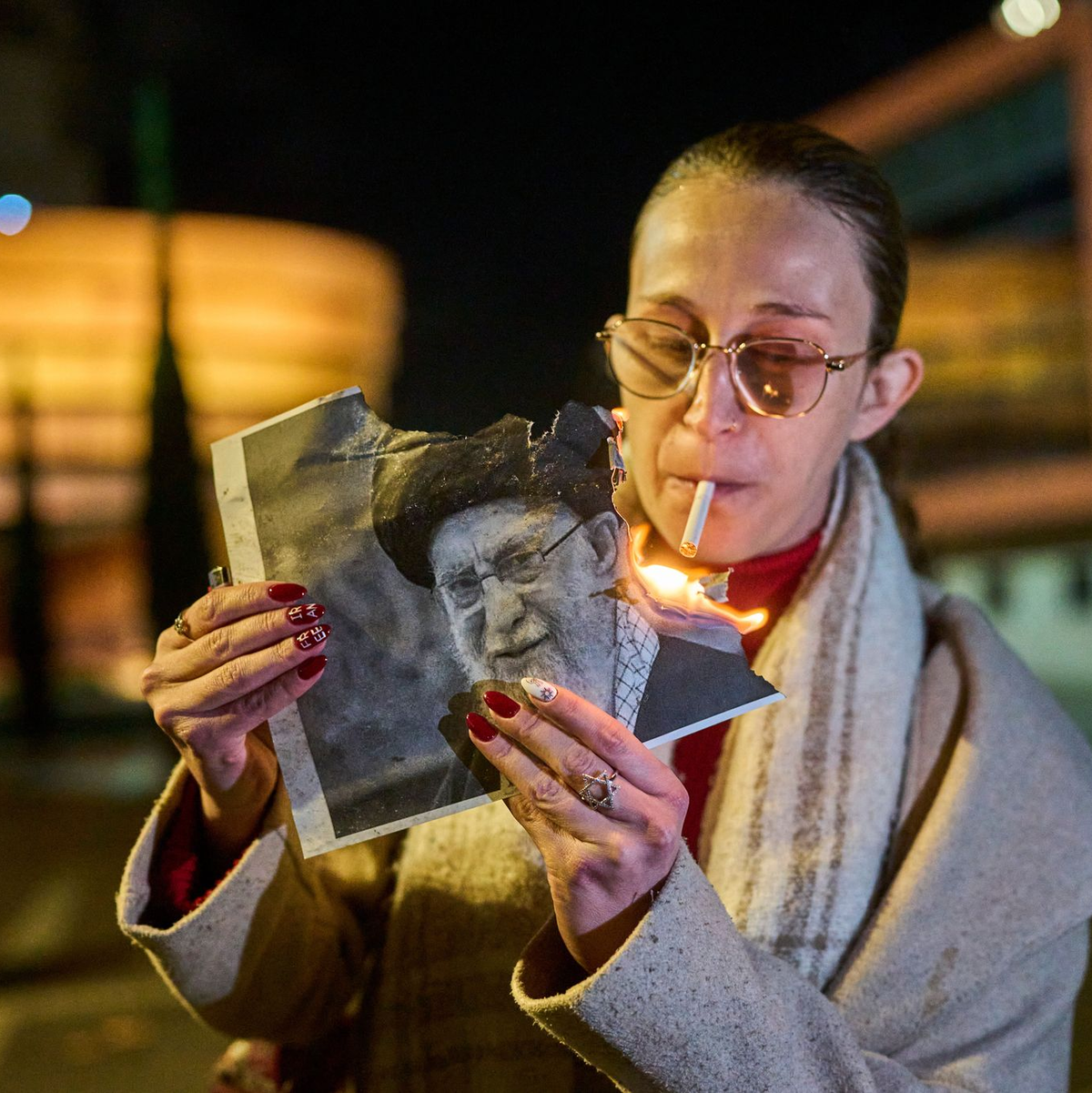Demonstranten in Israel solidarisieren sich mit den Protesten im Iran. - Foto: Ohad Zwigenberg/AP/dpa